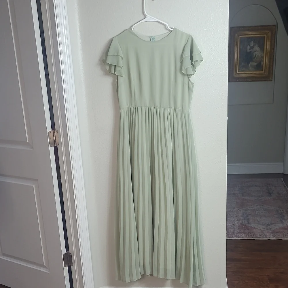 Elegant Sage Green Pleated Maxi Dress Size M - Picture 1 of 7